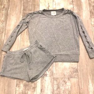 Chaser Tie Knot Sweatshirt XS & Matching Shorts S